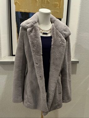 White House Black Market Plush Faux Fur Coat in Light Gray